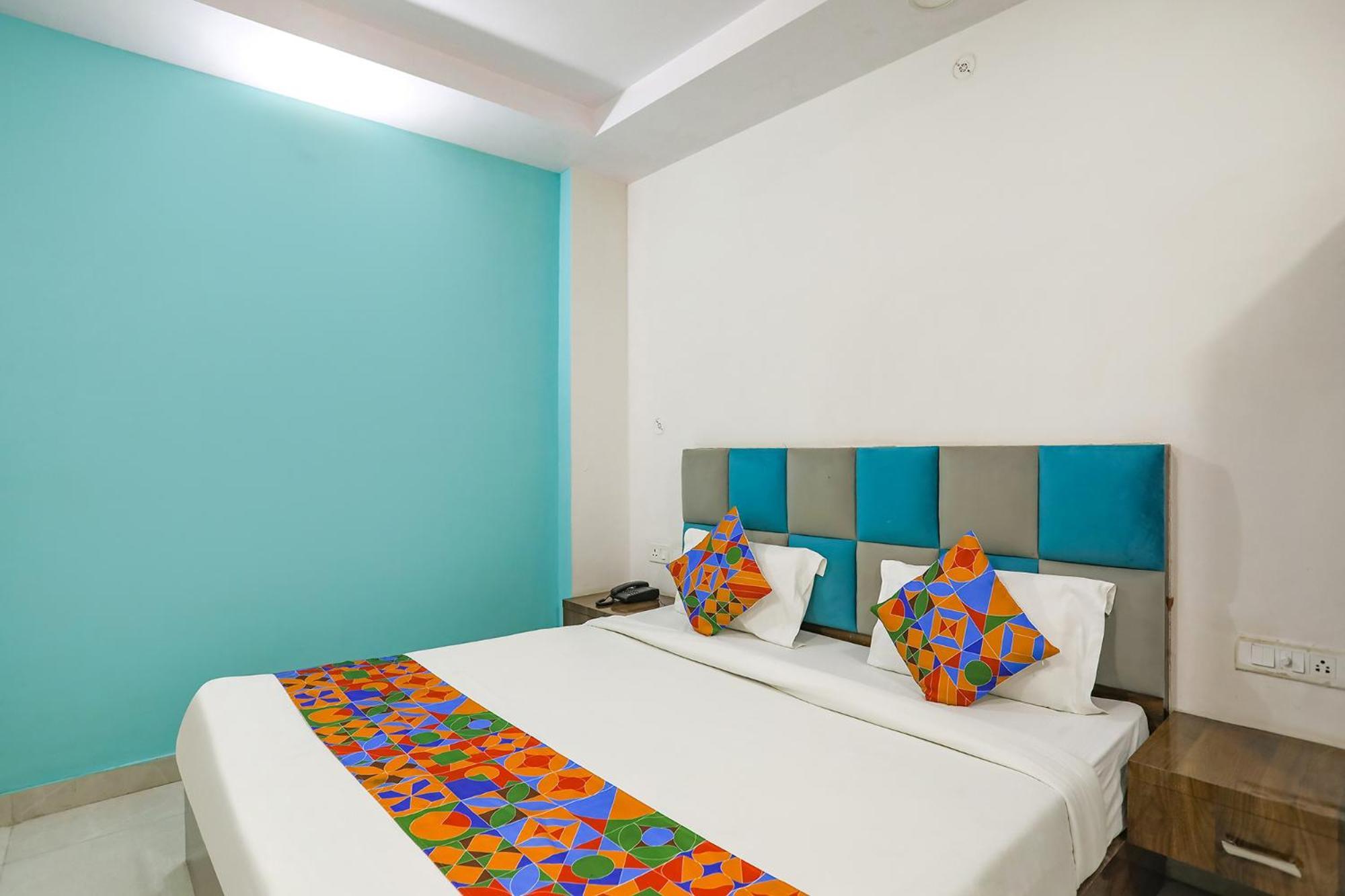 Fabhotel Sm Palace Chinhat Bagian luar foto