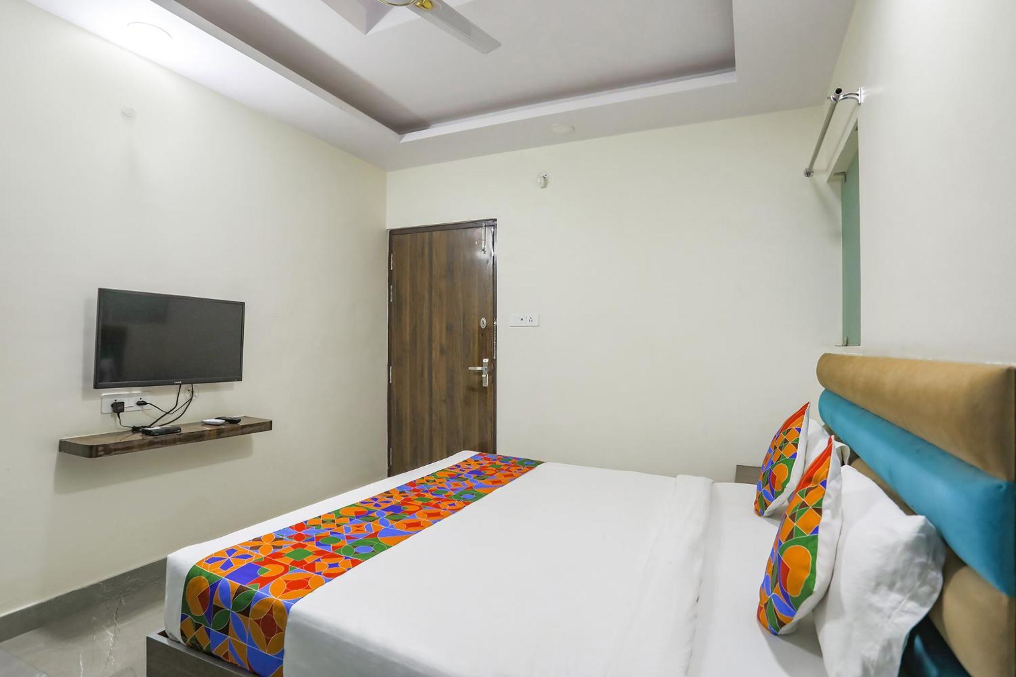 Fabhotel Sm Palace Chinhat Bagian luar foto