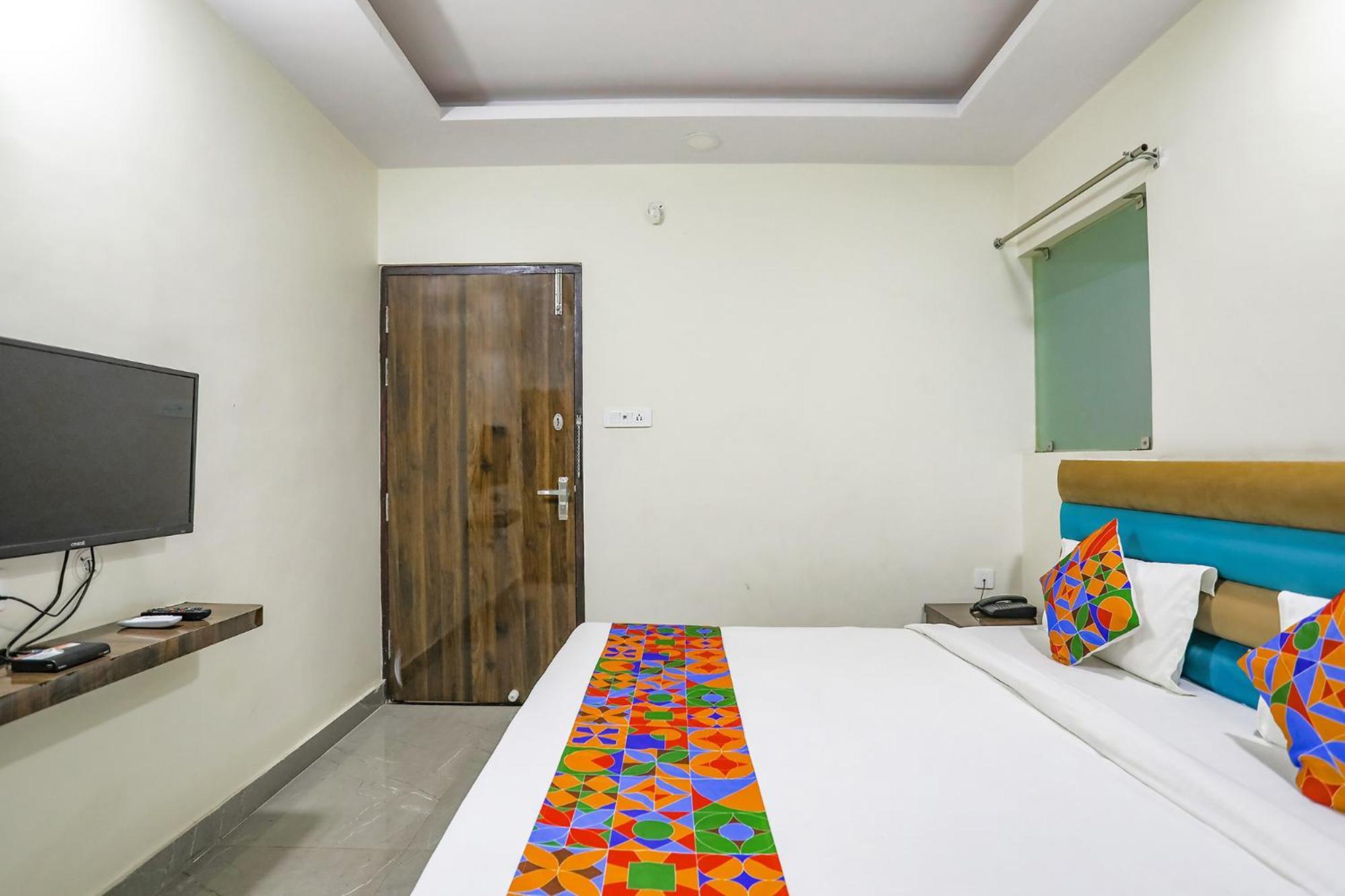 Fabhotel Sm Palace Chinhat Bagian luar foto