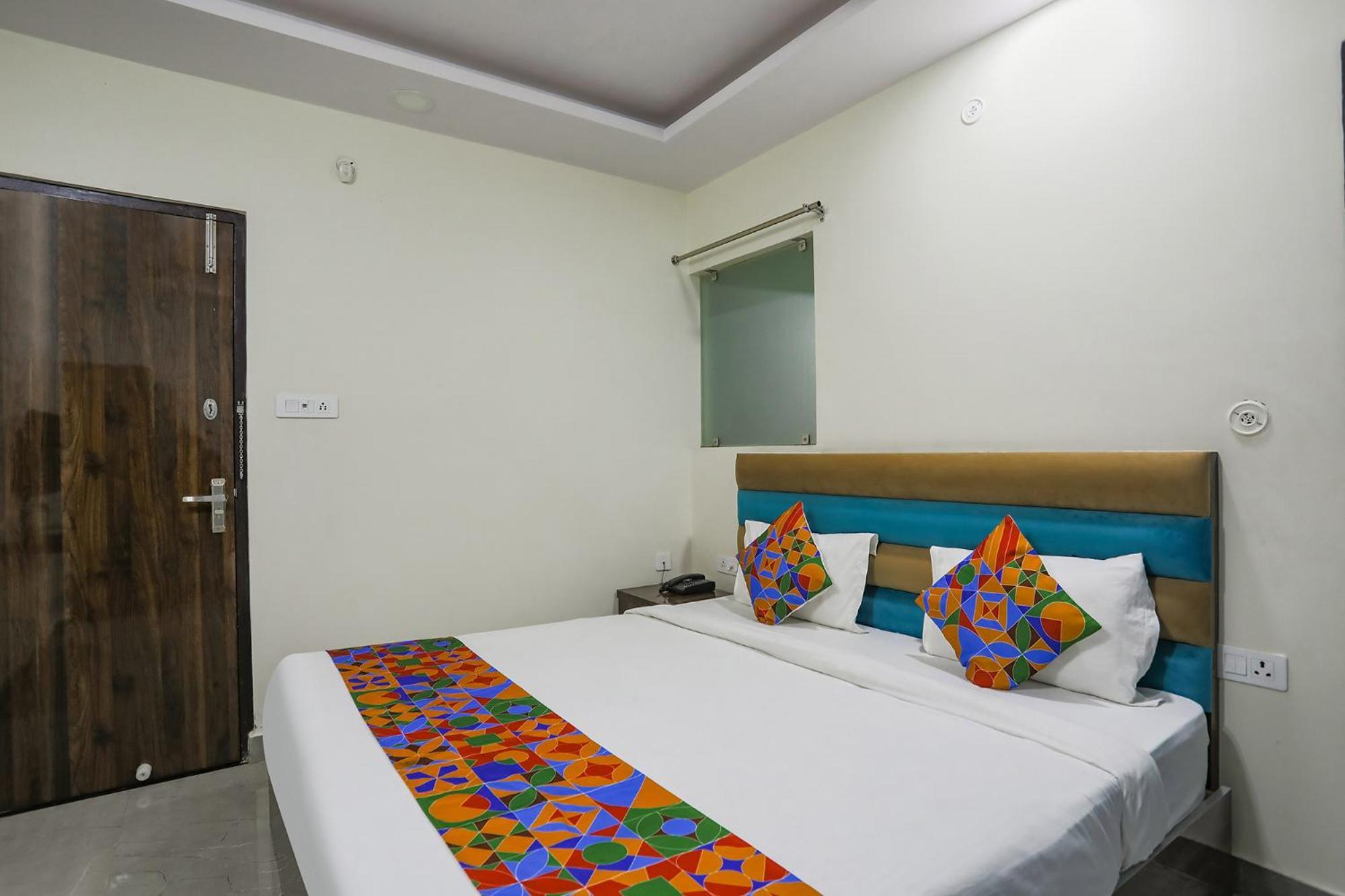 Fabhotel Sm Palace Chinhat Bagian luar foto