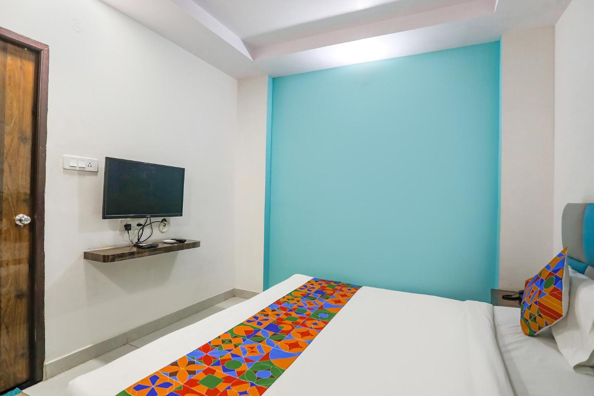 Fabhotel Sm Palace Chinhat Bagian luar foto