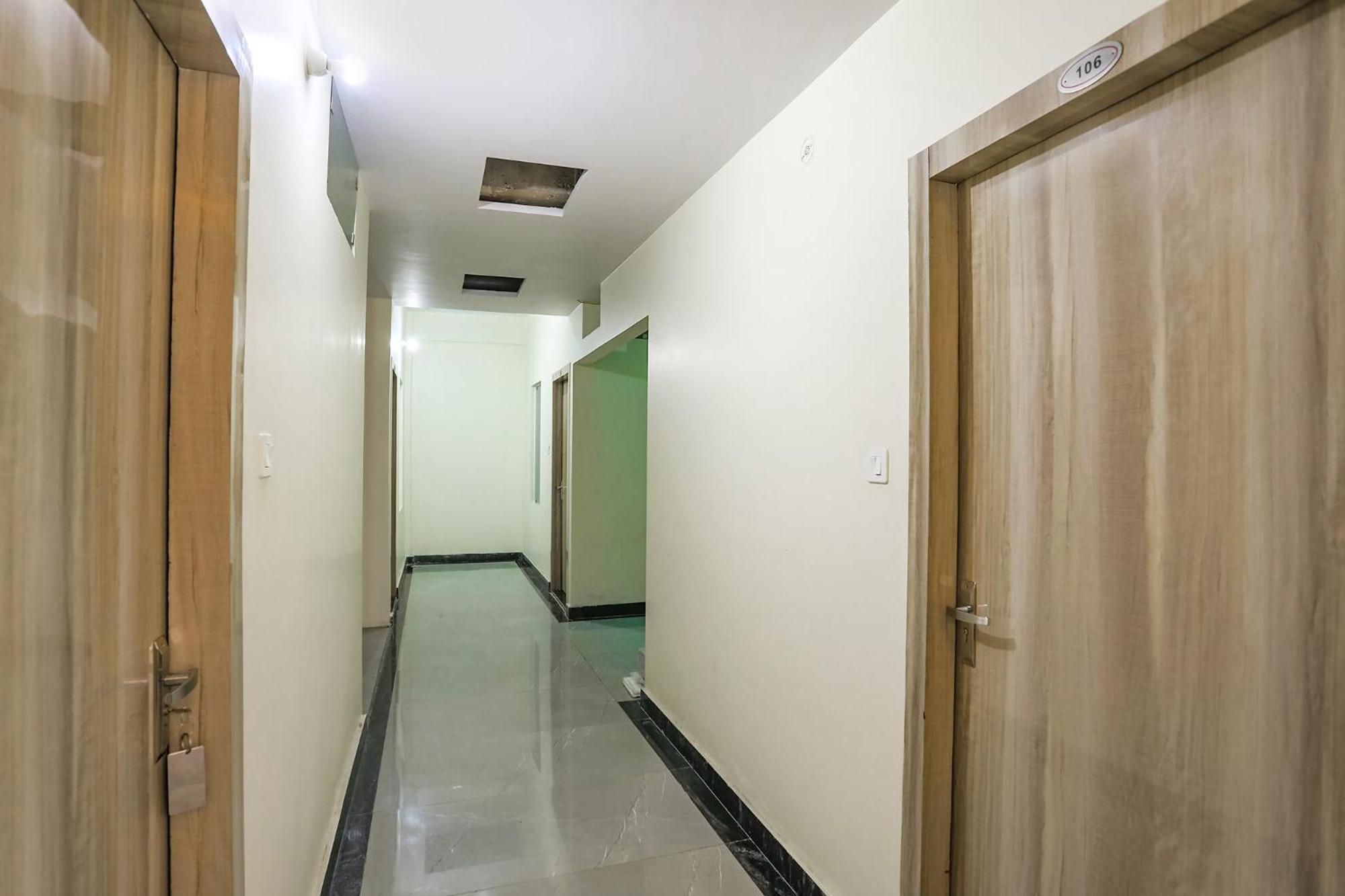 Fabhotel Sm Palace Chinhat Bagian luar foto