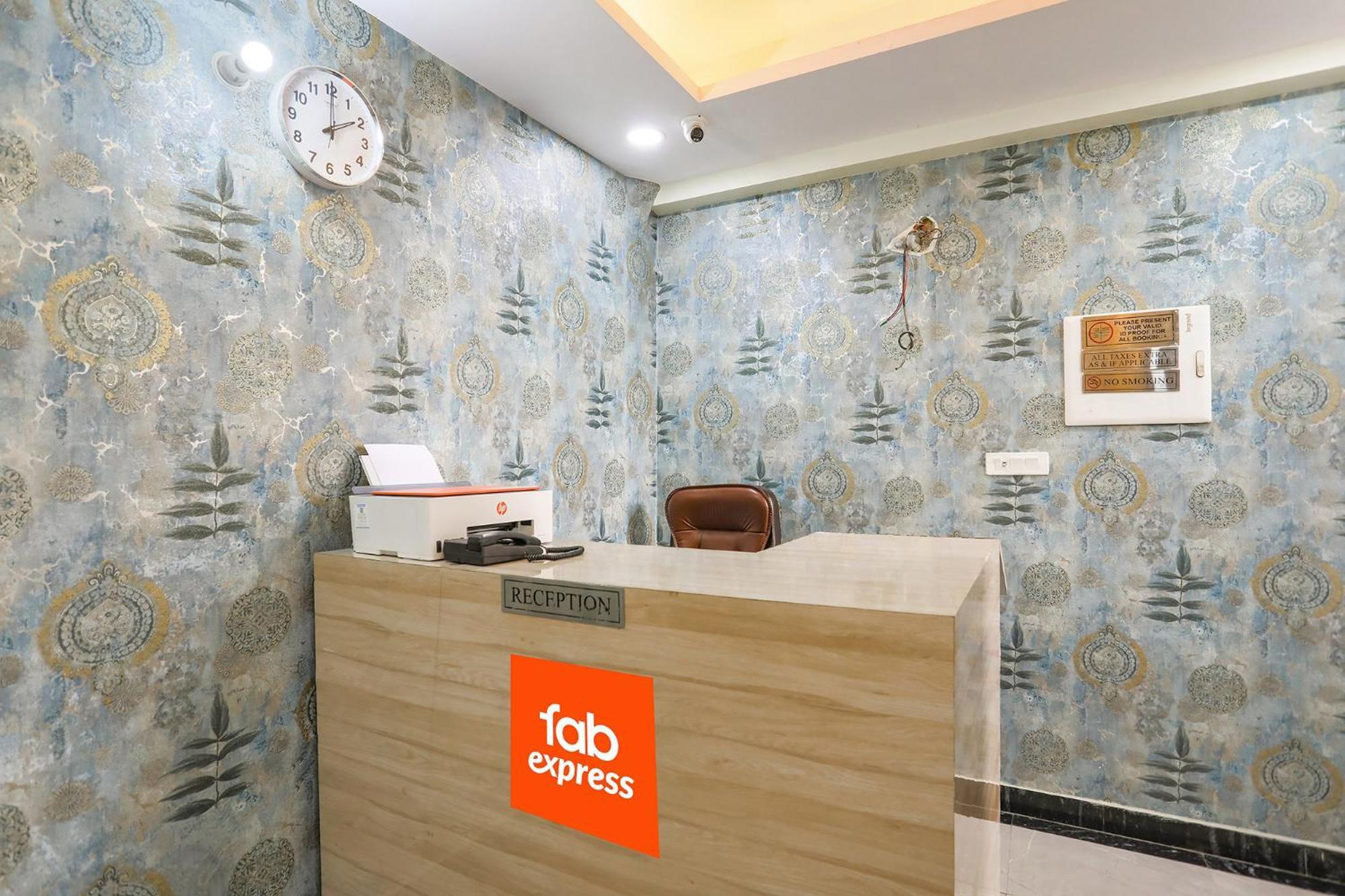 Fabhotel Sm Palace Chinhat Bagian luar foto